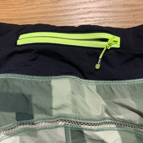 LULULEMON - Running Short - Size 4 - Picture 3 of 6